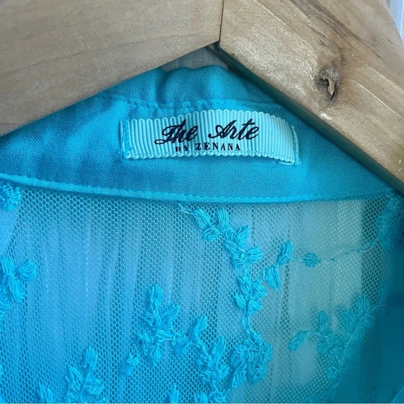 The Arte by Zenana Cerulean Blue Floral Lace Back Button Up Collared Tank, S - Picture 5 of 14